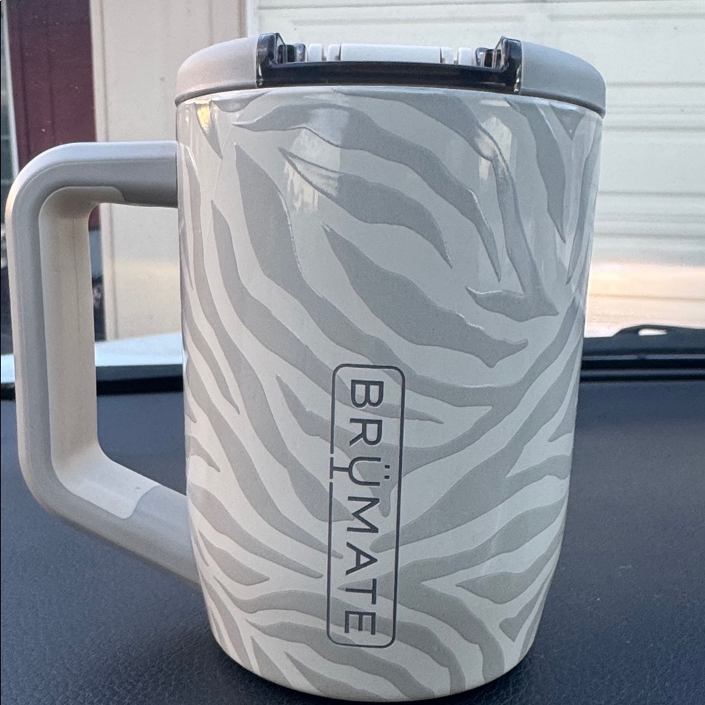 Brúmate Zebra Print Travel Mug